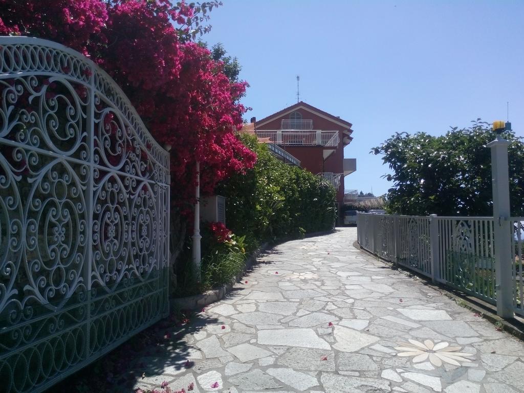 Agriturismo La Rocca Сан Бартоломео ал Маре Екстериор снимка
